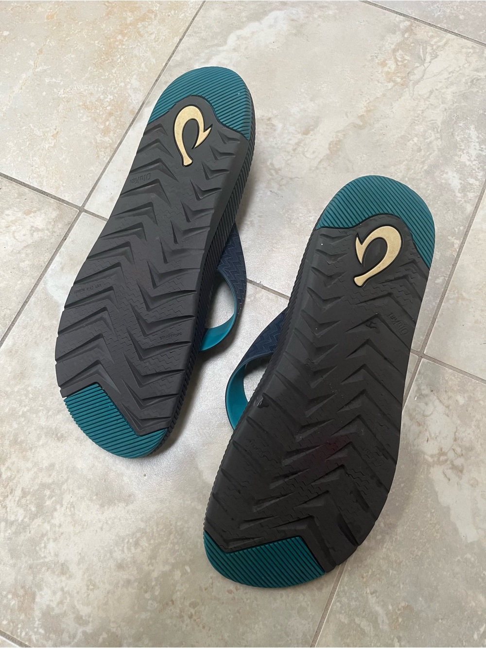 OluKai Men’s Navy and Teal Flip-Flop Sandals - Picture 8 of 8